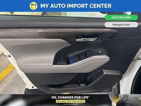Used 2022 Toyota Highlander Limited image 10