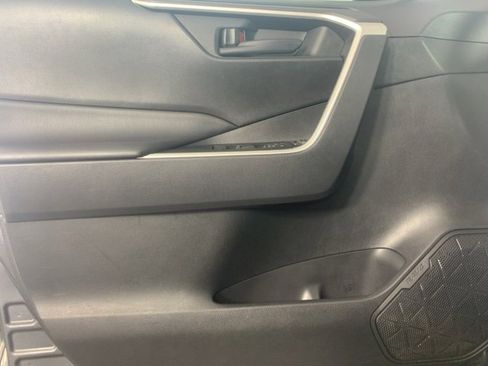 Used 2021 Toyota RAV4 LE image 23