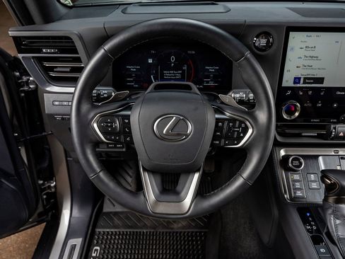 Used 2025 Lexus GX 550 image 19