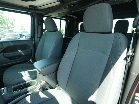 New 2026 Jeep Gladiator Sport w/ Dual Top Group AWD/4WD image 36