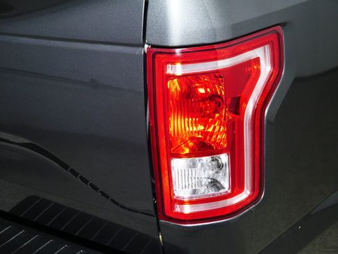 Used 2015 Ford F150 XLT w/ Equipment Group 302A Luxury image 17