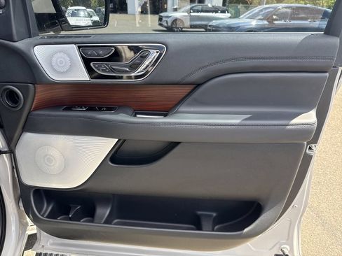 Certified 2023 Lincoln Navigator L Reserve AWD/4WD image 18