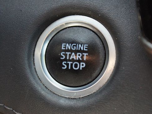 Used 2021 Toyota Highlander XLE FWD image 9
