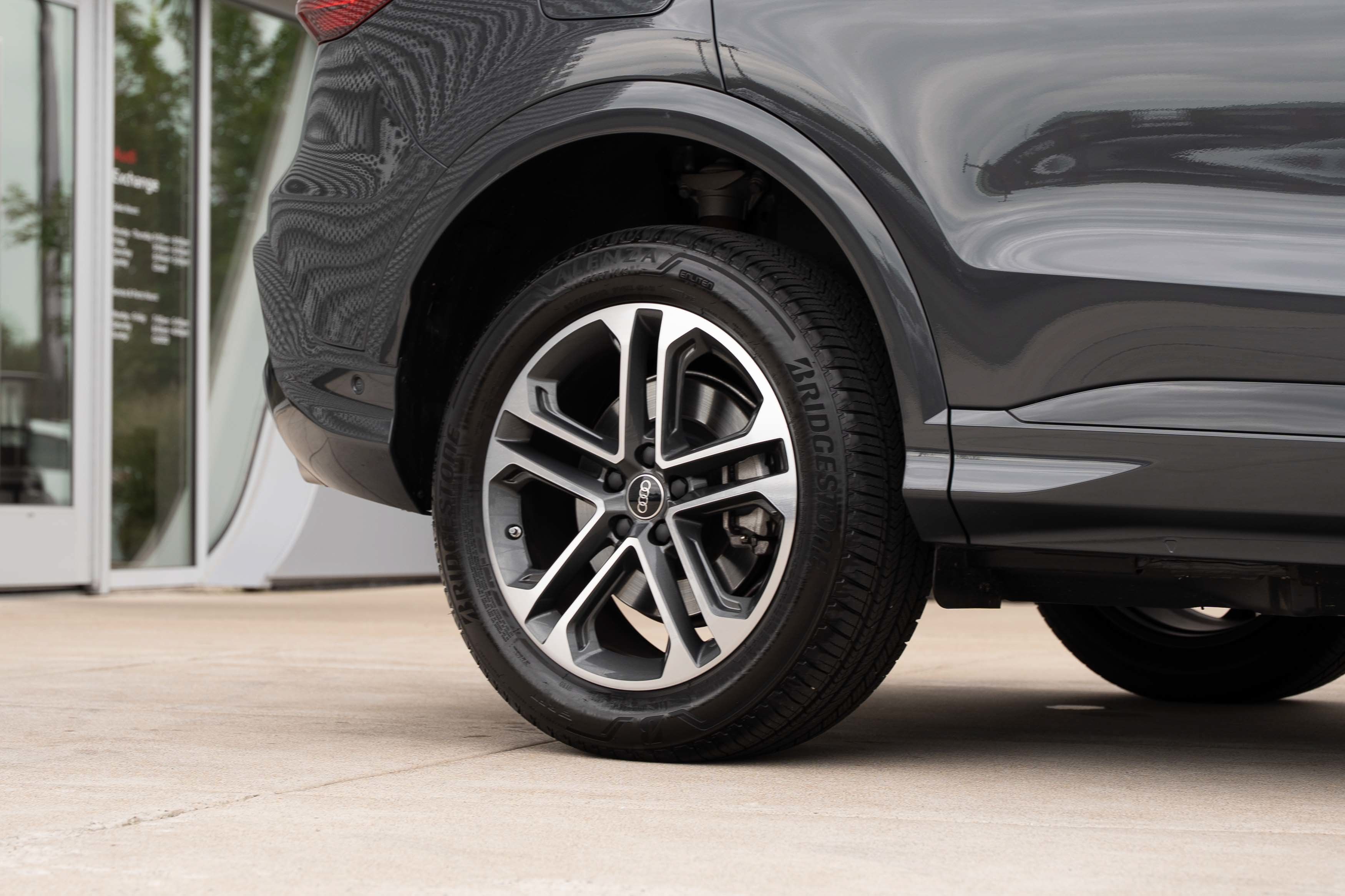 Certified 2025 Audi Q5 Premium w/ Convenience Package AWD/4WD image 29