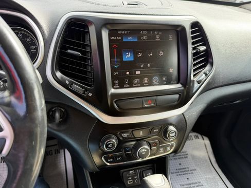 Used 2016 Jeep Cherokee Latitude w/ Cold Weather Group AWD/4WD image 14