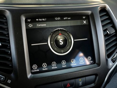 Used 2022 Jeep Cherokee Trailhawk w/ Premium Leather Package image 40