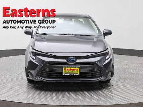 Used 2023 Toyota Corolla LE FWD image 2