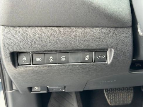 Certified 2023 Toyota Venza Limited image 28