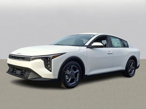 New 2025 Kia K4 LXS image 2