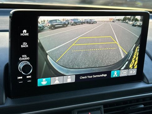 Used 2025 Honda Pilot Touring image 23