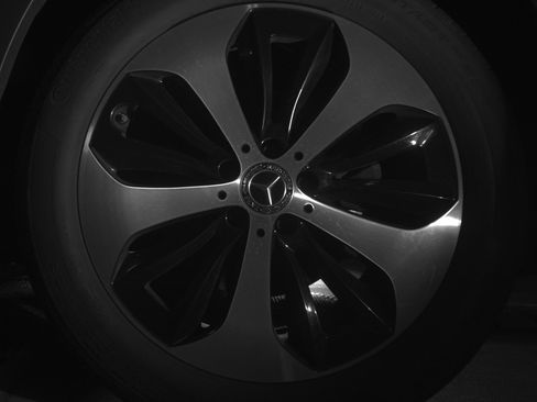 Used 2025 Mercedes-Benz GLB 250 4MATIC image 14