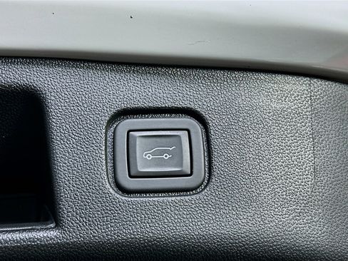 Used 2024 Chevrolet Blazer EV LT AWD/4WD image 29