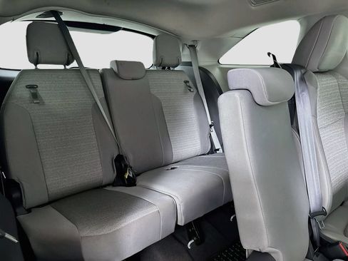 Used 2023 Toyota Sienna LE FWD image 28