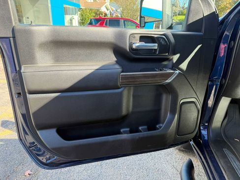 Used 2022 Chevrolet Silverado 2500 LT w/ Convenience Package image 10