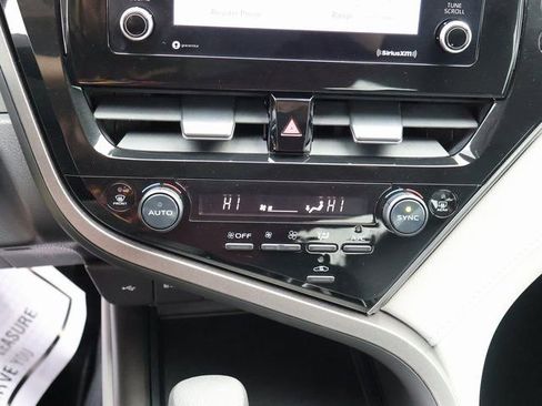 Used 2022 Toyota Camry LE image 25