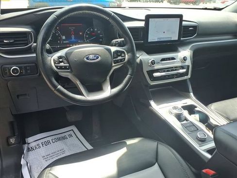 Used 2022 Ford Explorer XLT w/ Equipment Group 202A AWD/4WD image 17