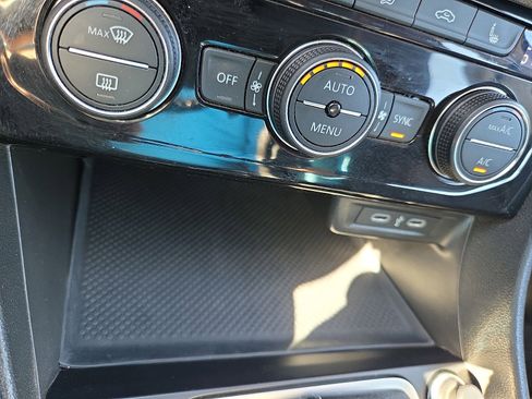 Used 2024 Volkswagen Jetta SE image 15