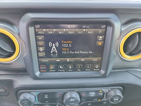 Used 2020 Jeep Wrangler Unlimited Sahara AWD/4WD image 15