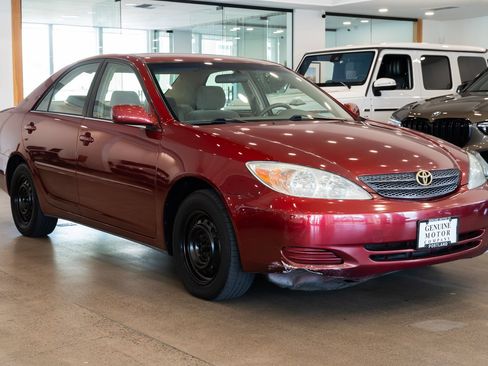 Used 2003 Toyota Camry LE w/ Preferred Accessory Pkg FWD image 3