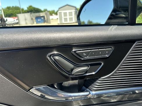 Used 2022 Lincoln Corsair AWD w/ Premium Package image 16
