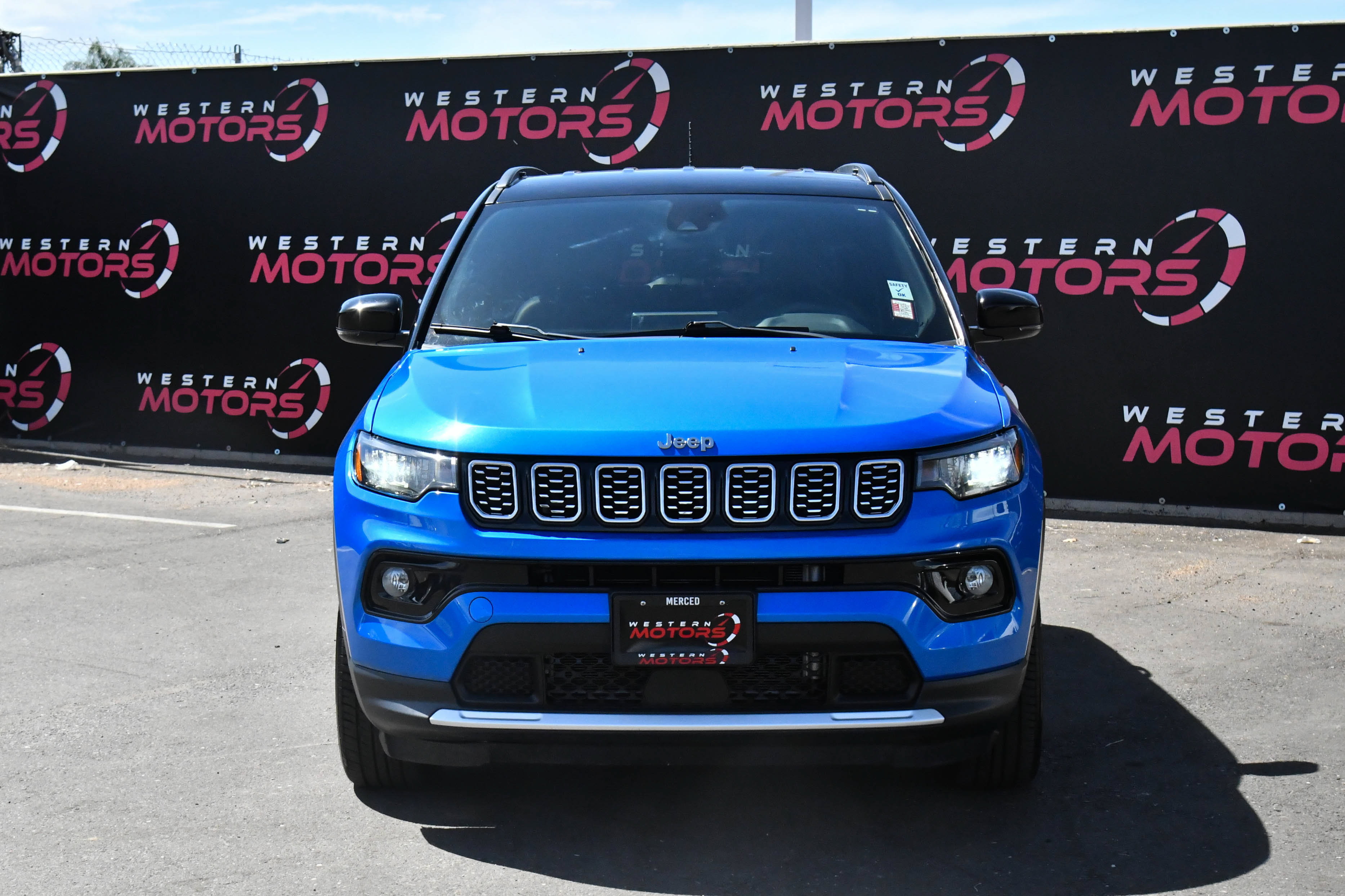 Used 2025 Jeep Compass Limited AWD/4WD image 2
