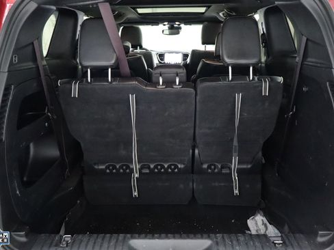 Used 2025 Chrysler Pacifica Limited image 25