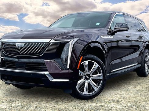 Certified 2025 Cadillac Escalade IQ Luxury 2 w/ LPO, Premium Carpet Package AWD/4WD image 3