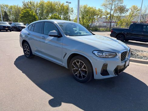 Used 2022 BMW X4 xDrive30i w/ M Sport Package 2 AWD/4WD image 3