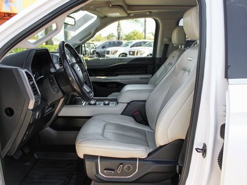 Used 2019 Ford Expedition Platinum image 17