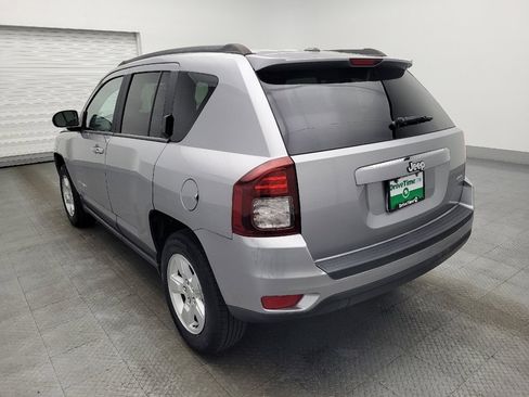 Used 2017 Jeep Compass Latitude image 5