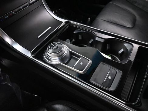 Used 2019 Ford Edge Titanium image 30