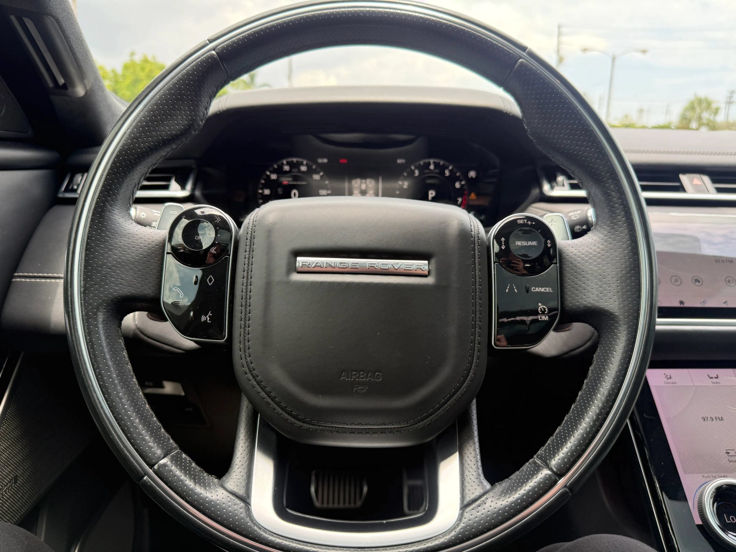 Used 2018 Land Rover Range Rover Velar R-Dynamic HSE AWD/4WD image 23