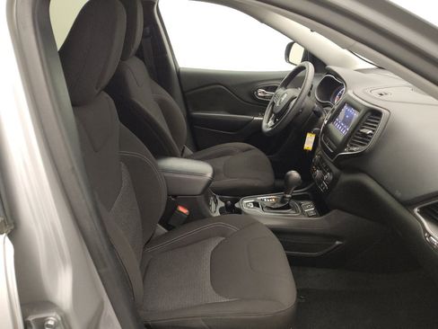 Used 2020 Jeep Cherokee Latitude FWD image 21