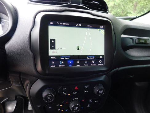 Used 2021 Jeep Renegade Latitude w/ Luxury Group II AWD/4WD image 9