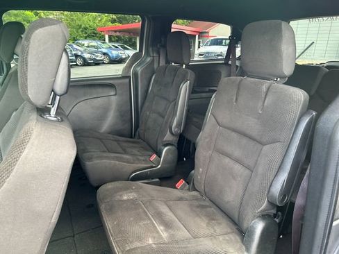 Used 2018 Dodge Grand Caravan SE image 24