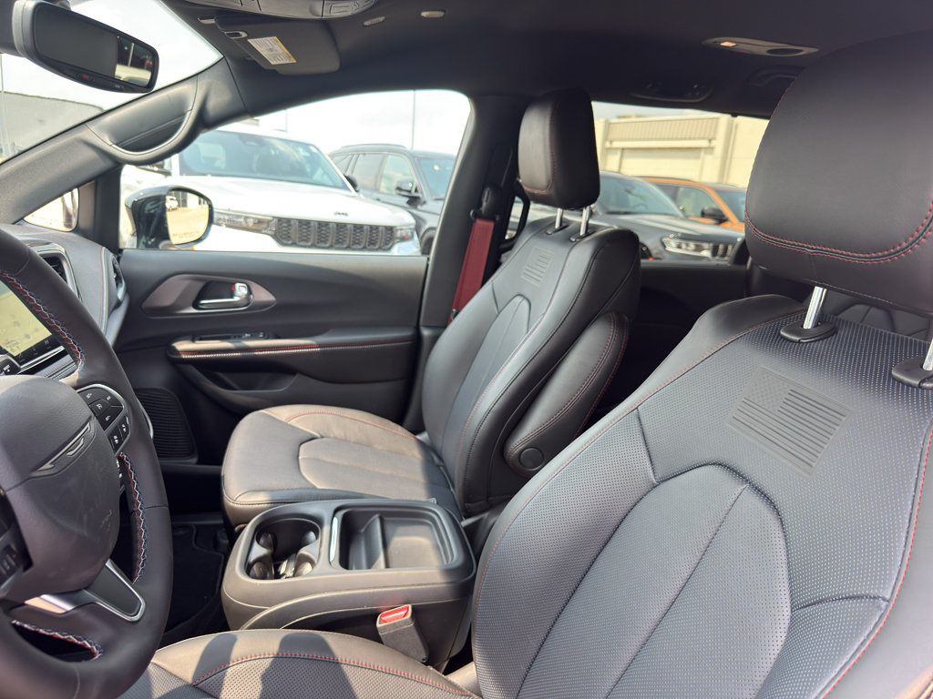 New 2027 Chrysler Pacifica Select FWD image 26