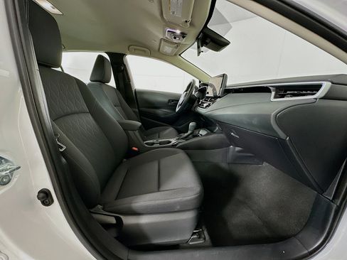 Used 2025 Toyota Corolla LE image 29