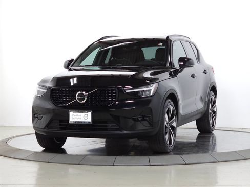 Used 2023 Volvo XC40 B5 Plus w/ Protection Package Premier AWD/4WD image 3
