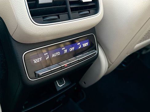 Used 2023 Mercedes-Benz GLS 450 4MATIC image 27