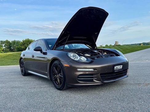 Used 2014 Porsche Panamera 4 AWD/4WD image 36