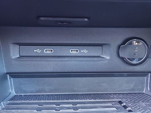 Used 2025 Volkswagen Taos SE AWD/4WD image 10