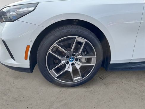 Used 2025 BMW i5 xDrive40 w/ Premium Package image 9
