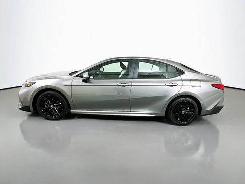 Used 2025 Toyota Camry SE image 8