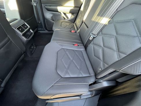 Used 2025 Volkswagen Atlas Cross Sport SE image 29