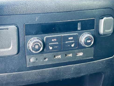 Used 2019 GMC Yukon XL Denali w/ Open Road Package image 28