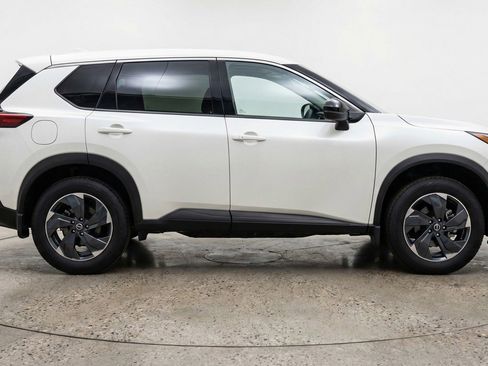 Used 2025 Nissan Rogue SV FWD image 11
