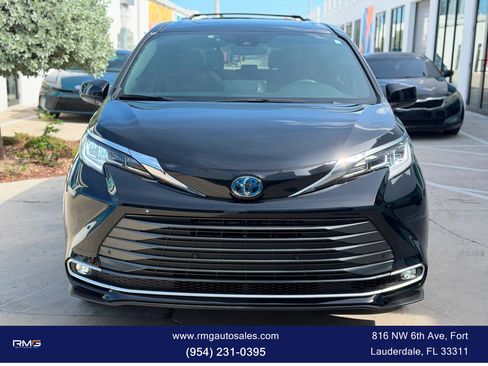 Used 2024 Toyota Sienna XLE Woodland Edition AWD/4WD image 2