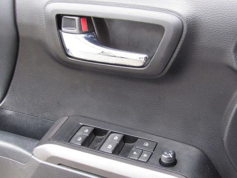 Certified 2023 Toyota Tacoma TRD Sport AWD/4WD image 34
