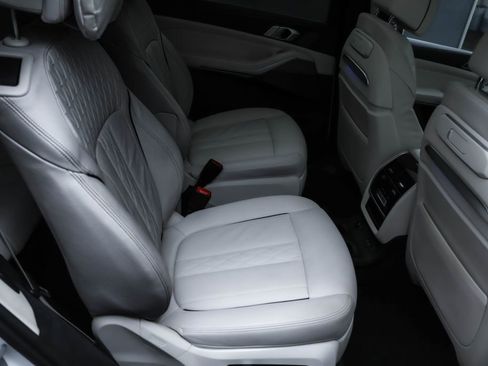 Used 2023 BMW X7 xDrive40i w/ M Sport Package image 25