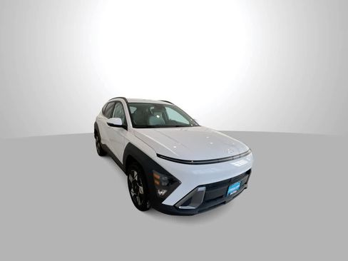 Used 2025 Hyundai Kona SEL image 2